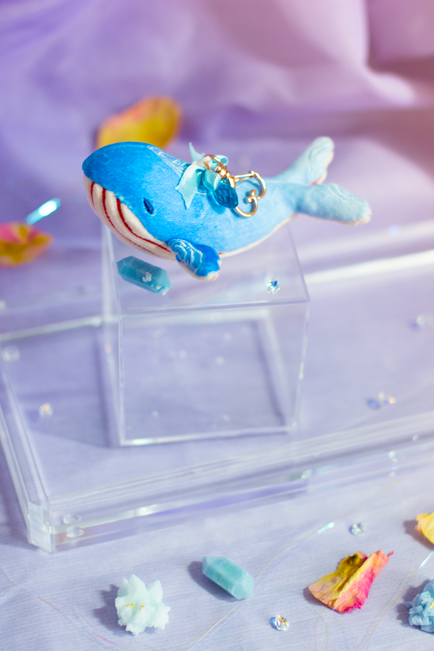 Cute Blue Gradient Whale Keychain with Heart Keyring and Blue Jewel Accessory Bag Purse