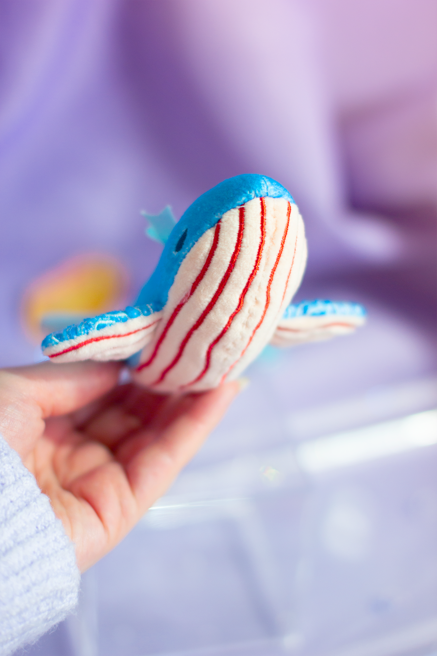 Cute Blue Gradient Whale Keychain with Heart Keyring and Blue Jewel Accessory Bag Purse
